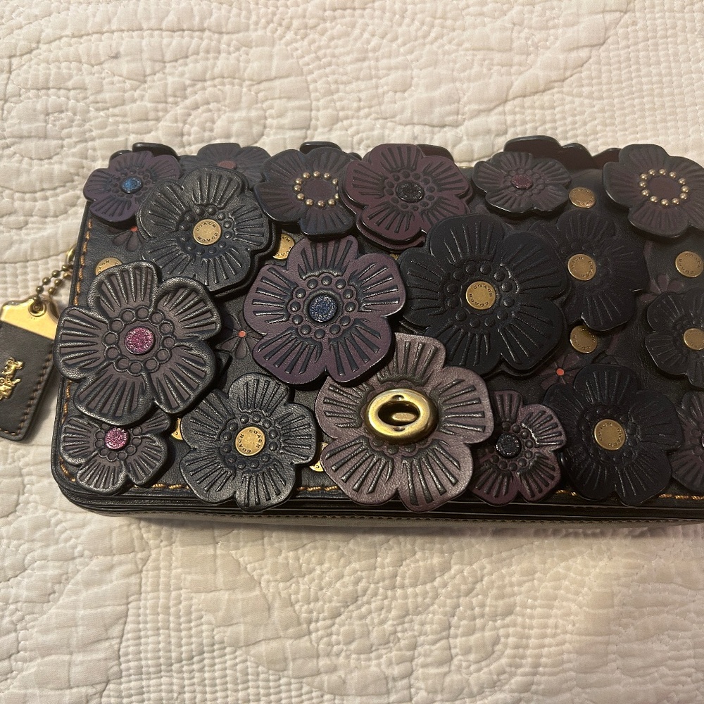 Coach 1941 Dinky with tea rose.